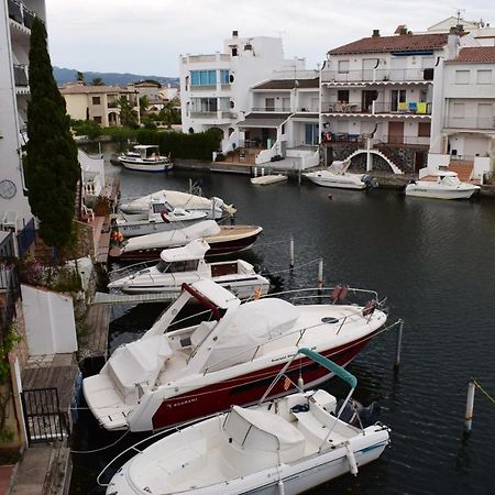 Apartamento Con Bonitas Vistas Al Canal Ref 337 เอมปูเรียบราบา ภายนอก รูปภาพ