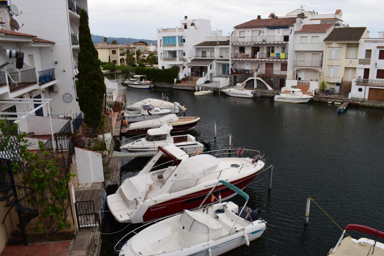 Apartamento Con Bonitas Vistas Al Canal Ref 337 เอมปูเรียบราบา ภายนอก รูปภาพ