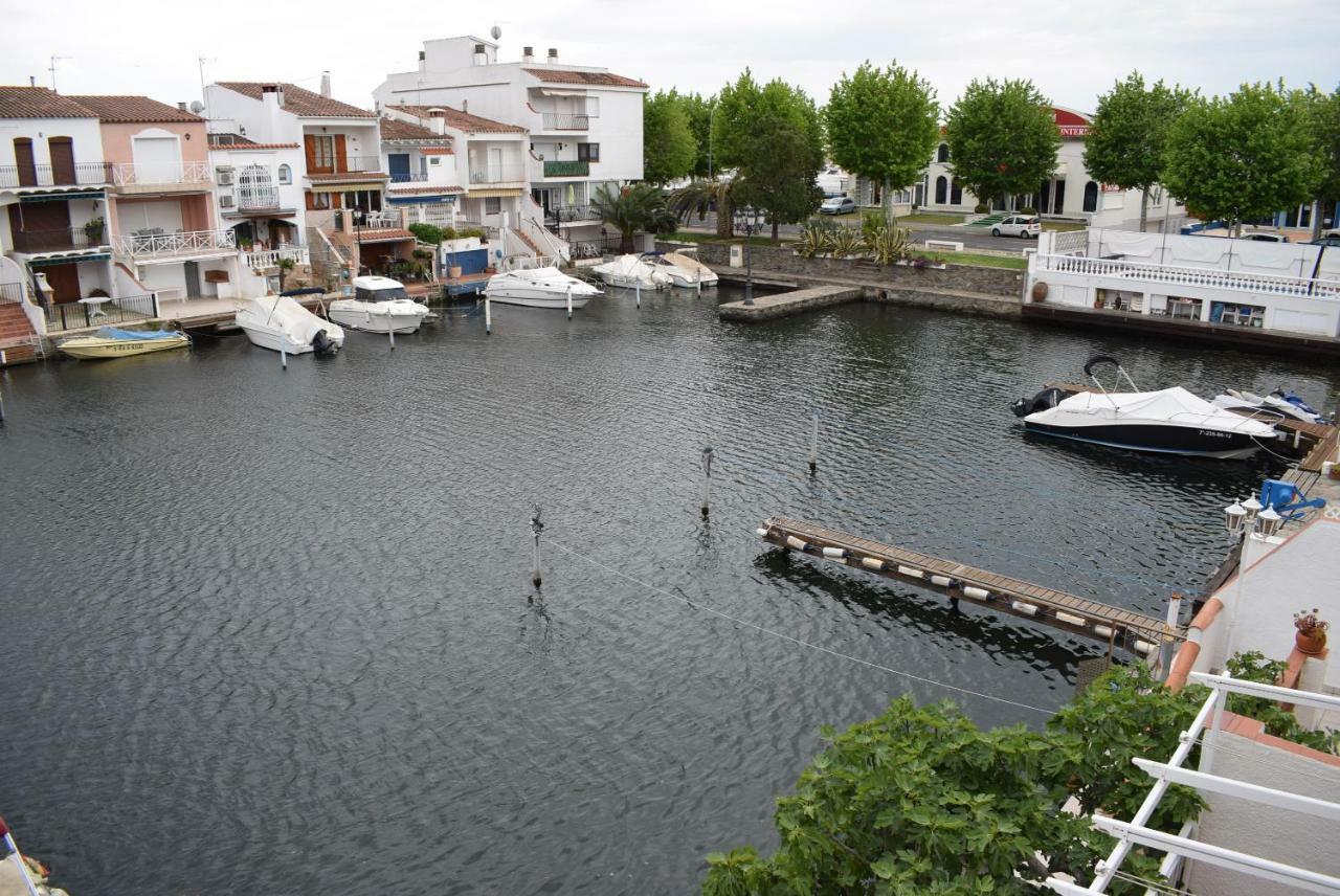 Apartamento Con Bonitas Vistas Al Canal Ref 337 เอมปูเรียบราบา ภายนอก รูปภาพ